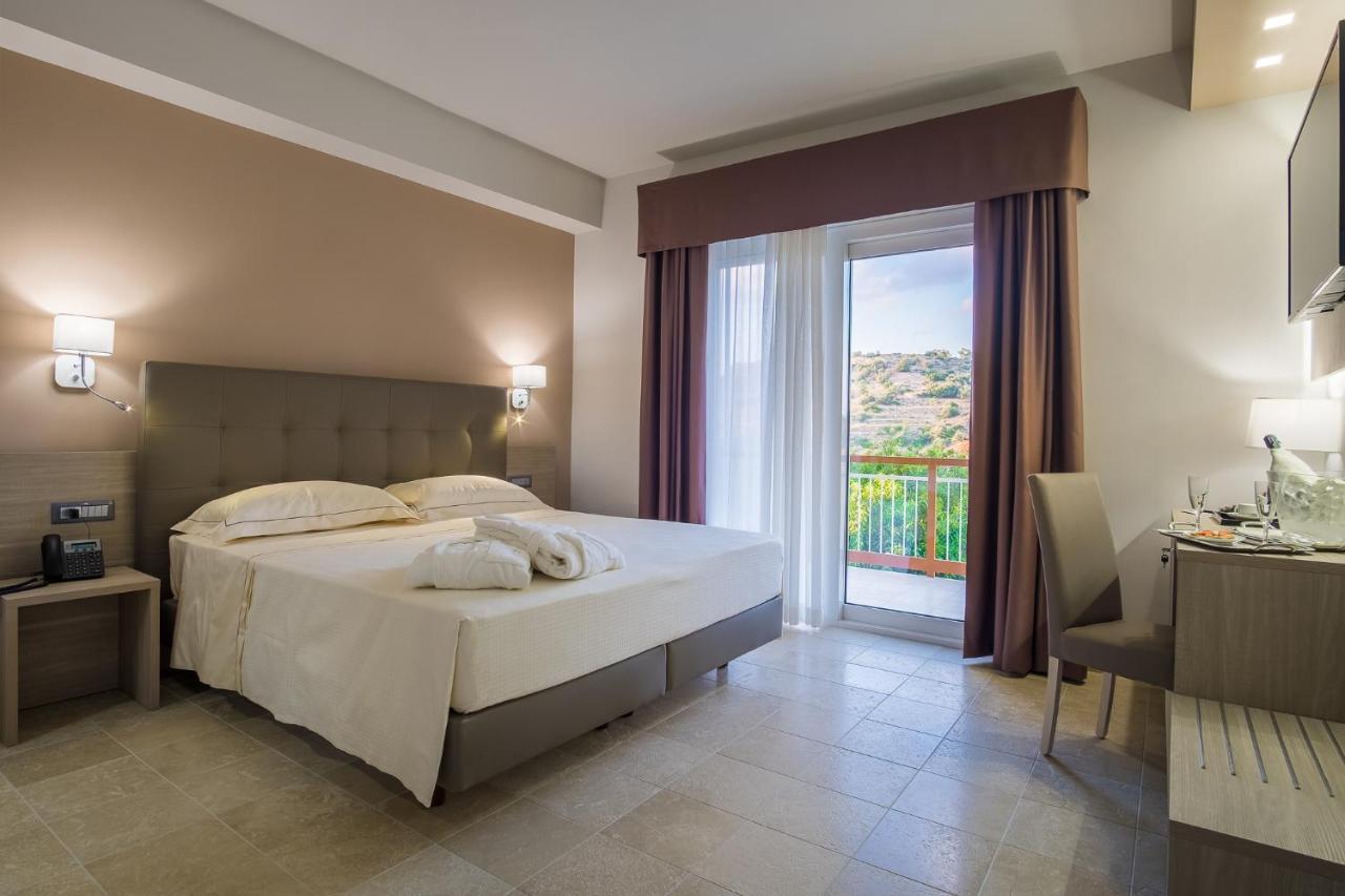 Netum Hotel Noto Zewnętrze zdjęcie